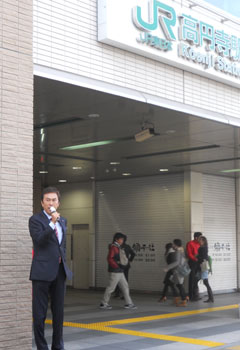 高円寺駅での演説風景